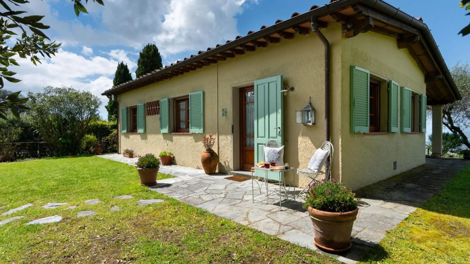 Villa Monica By Interhome Mommio 0*,